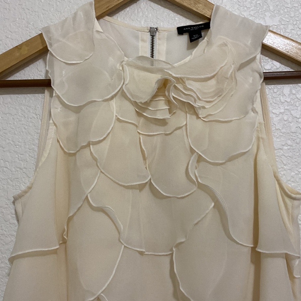 Ann Taylor Silk Cream Ruffle Lined Sleeveless Blouse Size XS - Picture 2 of 9